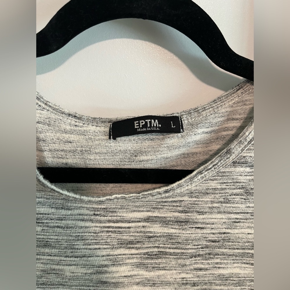 Grey curved hem tshirt, men’s size large